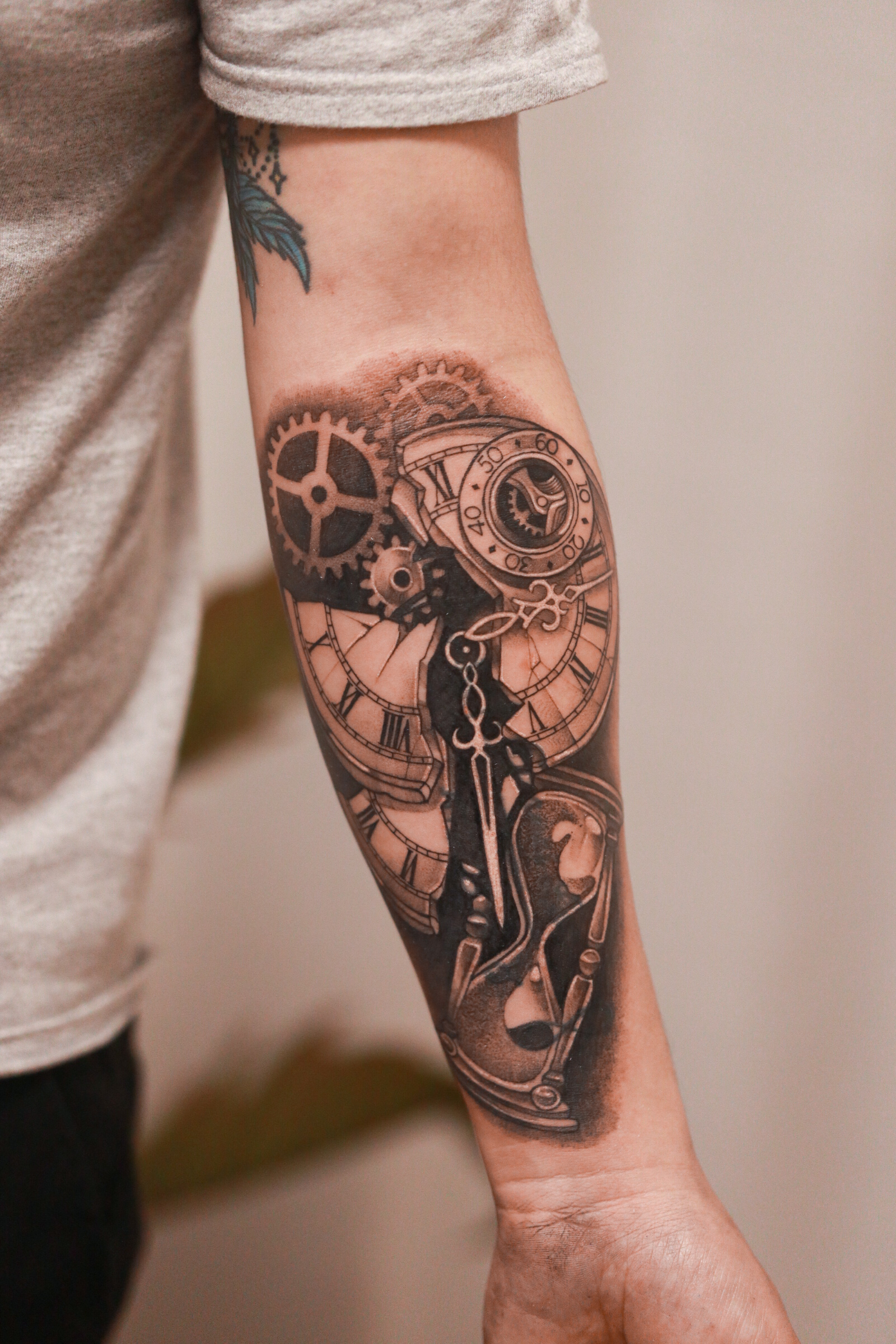 時鐘齒輪沙漏手臂